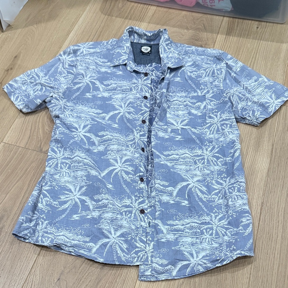 Rip Curl Light Blue Palm-Print Short Sleeve Button-Down Shirt